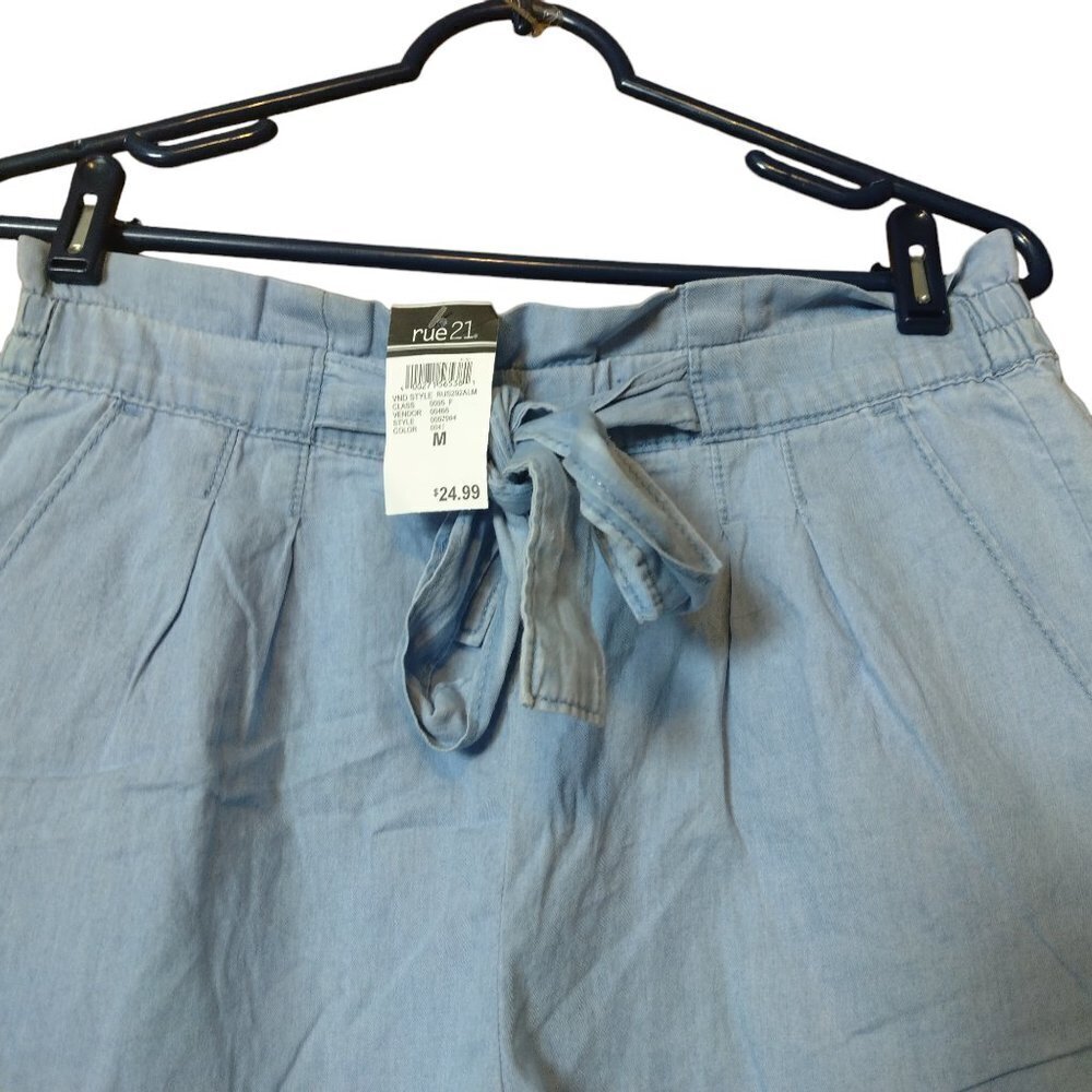 Almost Famous Women's Medium Blue Chambray Paper Bag Waist Shorts New With Tags - Picture 2 of 5